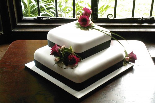 2 Tier Square Wedding Cake With Fresh Flowers