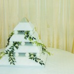 4 Tier Pyramid Wedding Cake With Daisies