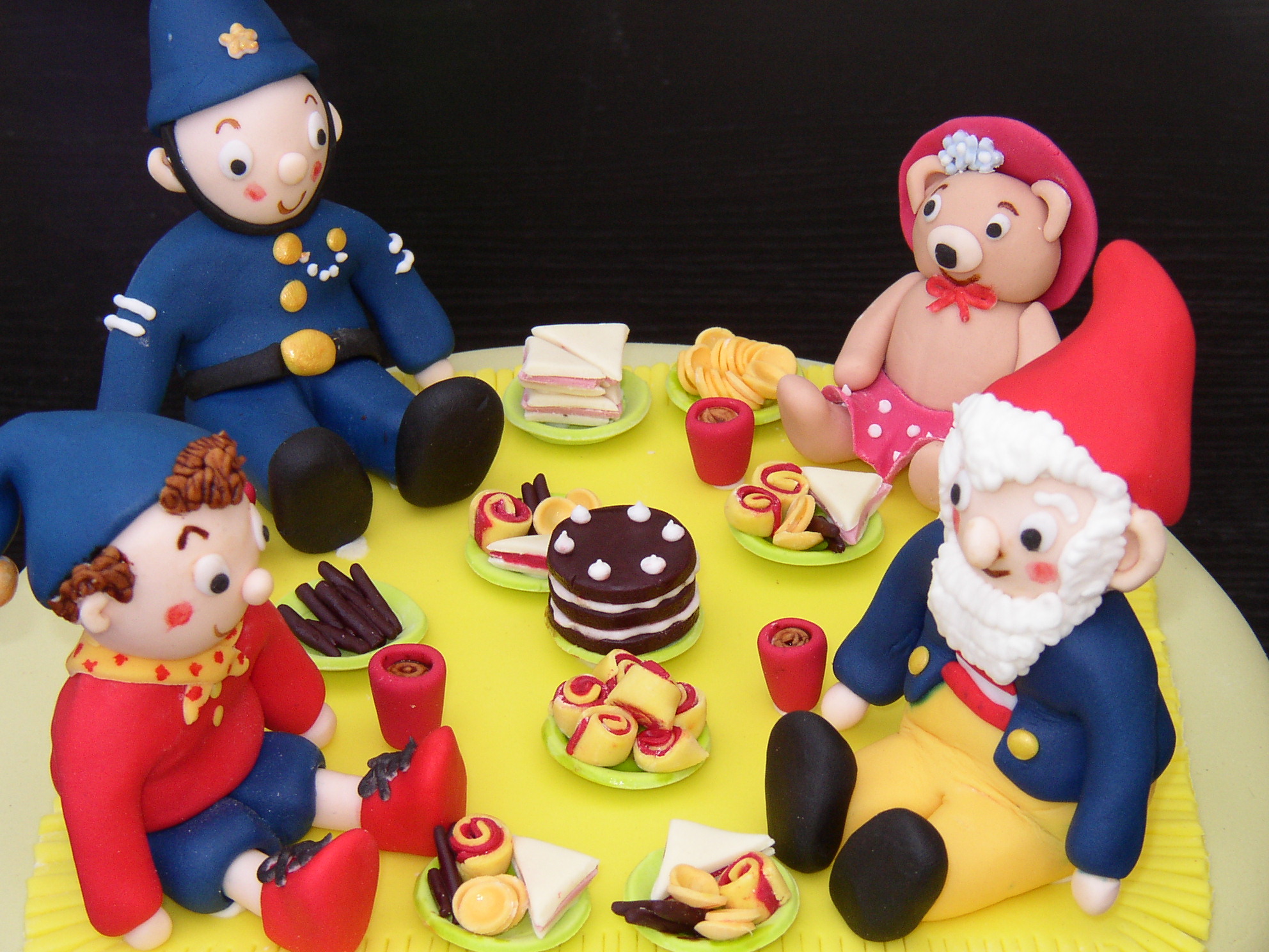 Noddy And Friends Picnic Party Birthday Cake | Susie's Cakes