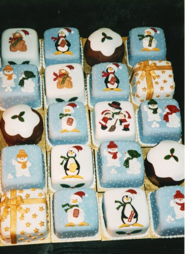 Mini Novelty Christmas Cakes