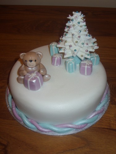 Sparkling Christmas Tree With Bear Cake