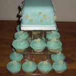 Turquoise Wedding Cup Cakes With Daisies