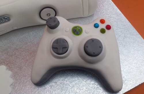 Xbox 260 White Games Console with Controller Cake