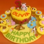 Farmyard Animal Themed Birthday Cake With Cupcakes