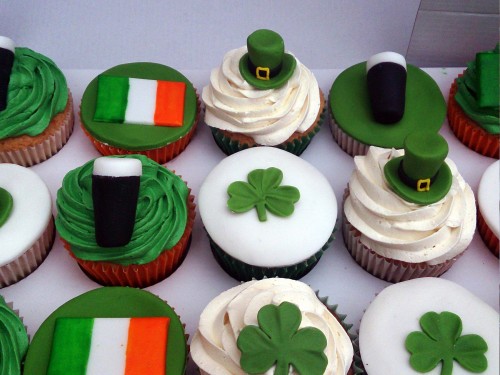 st patrick's day themed novelty cupcakes