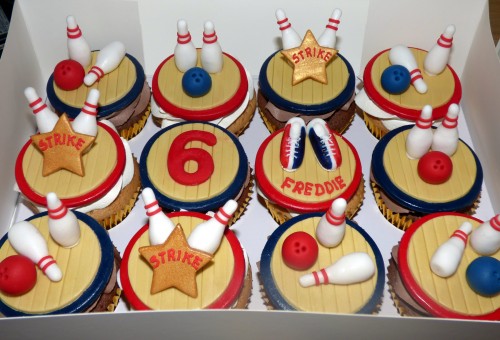 ten pin bowling themed cupcakes