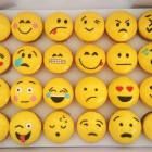 emoticon cupcakes
