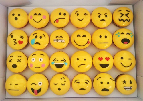 emoticon cupcakes