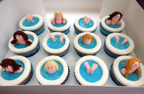 swimming pool party cupcakes