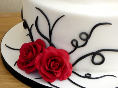 2-tier-black-and-red-rose-themed-wedding-cake-poole