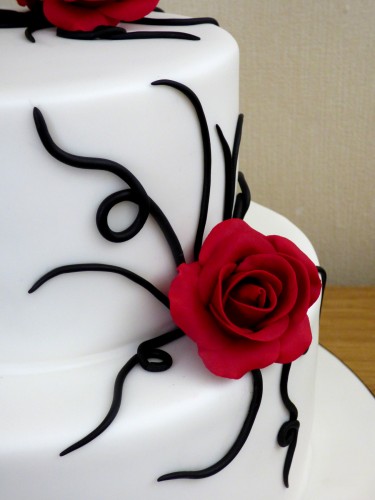 2-tier-black-and-red-rose-themed-wedding-cake-poole