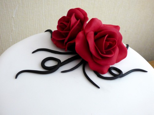 2-tier-black-and-red-rose-themed-wedding-cake-poole