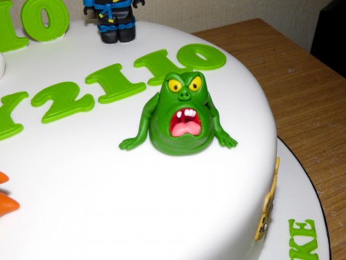 childs-favourite-characters-birthday-cake-fondant-marshmallow-man-slimer-ghostbuster-logo-ninja-lego-man-detail-2