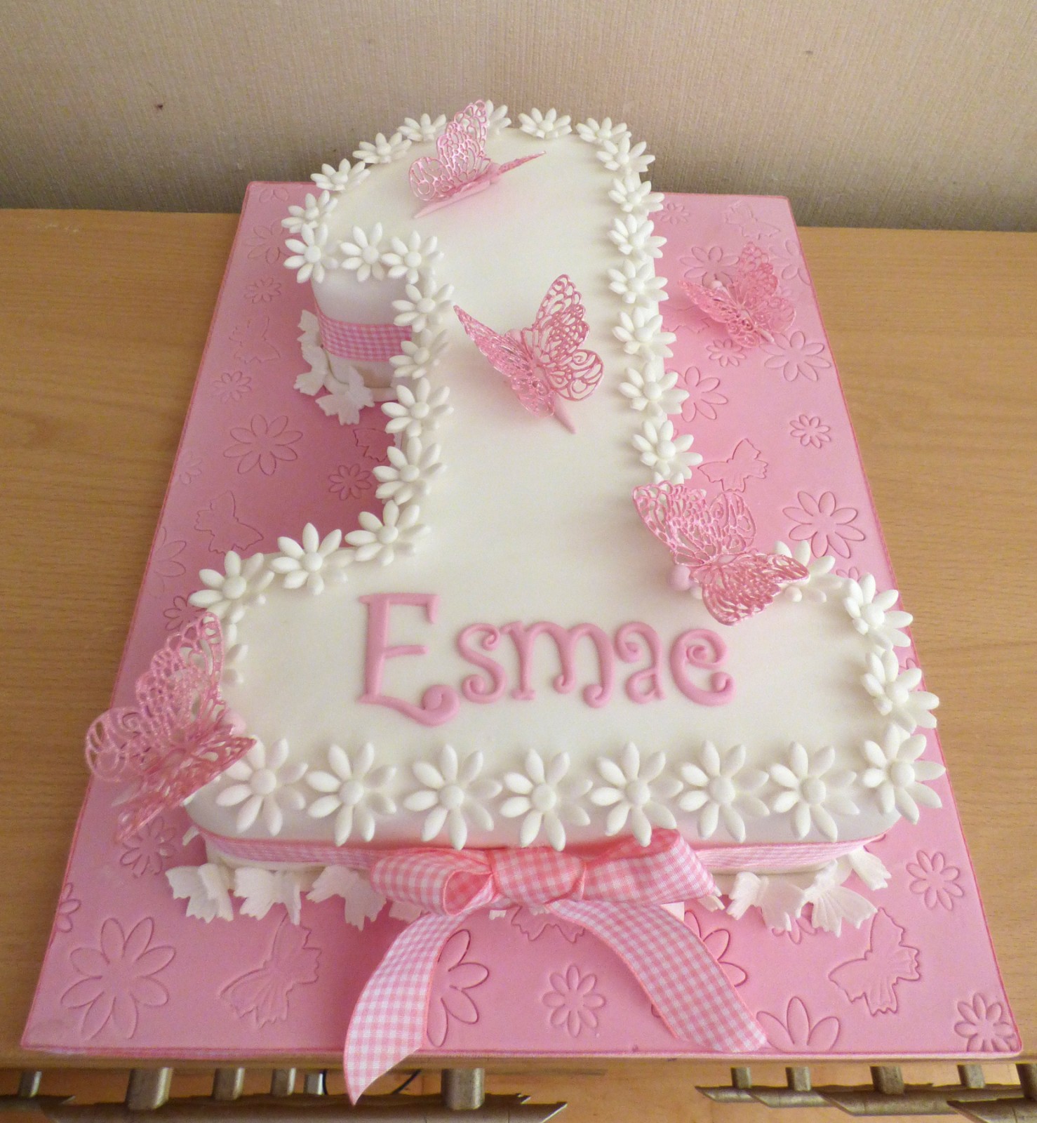 Pretty Number 1 Birthday Cake with Daisies and Butterflies ...