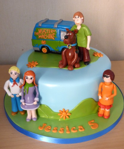 scooby-doo-themed-birthday-cake-shaggy-daphne-velma-fred-mystery-machine