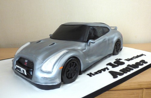 silver-nissan-gtr-birthday-cake