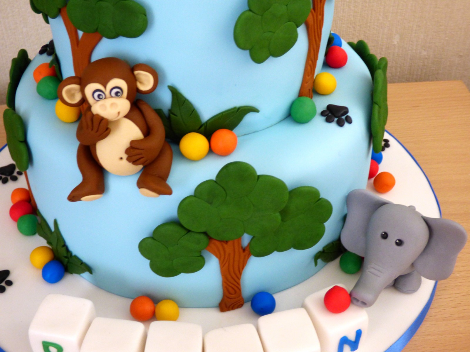 Jungle Safari Cake - Roxy's Kitchen