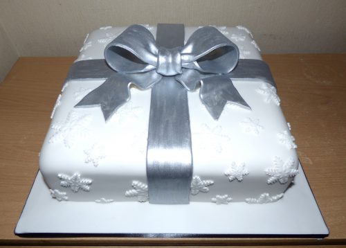 christmas-present-silver-bow-cake