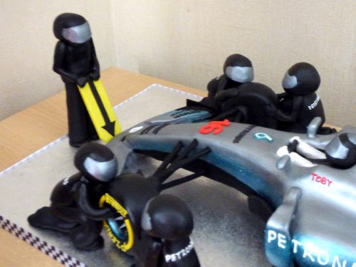 mclaren-f1-pit-stop-birthday-cake