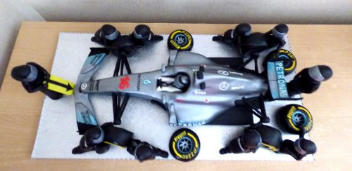 mclaren-f1-pit-stop-birthday-cake