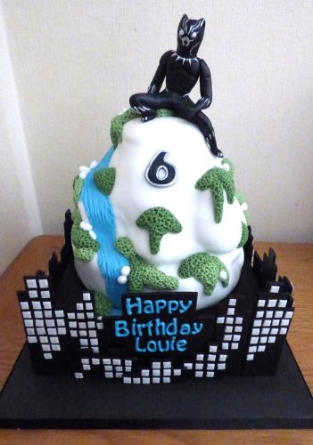 2-tier-black-panther-themed-birthday-cake