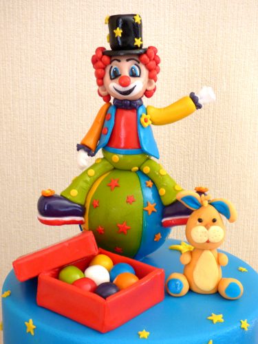 2-tier-clown-themed-birthday-cake