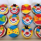 clown-themed-cupcakes