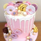 fondant-fancies-and-party-rings-drip-cake