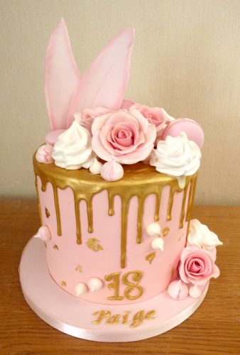 pretty-pink-and-gold-drip-cake