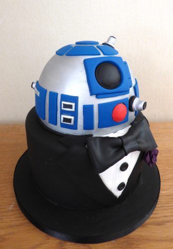 r2d2-themed-grooms-stag-cake