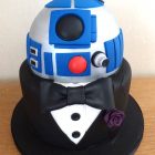 r2d2-themed-grooms-stag-cake