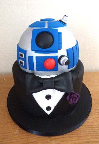 r2d2-themed-grooms-stag-cake