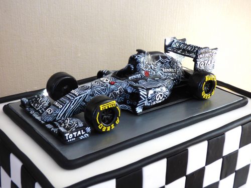 red-bull-F1-camouflage-car-verstappen-birthday-cake