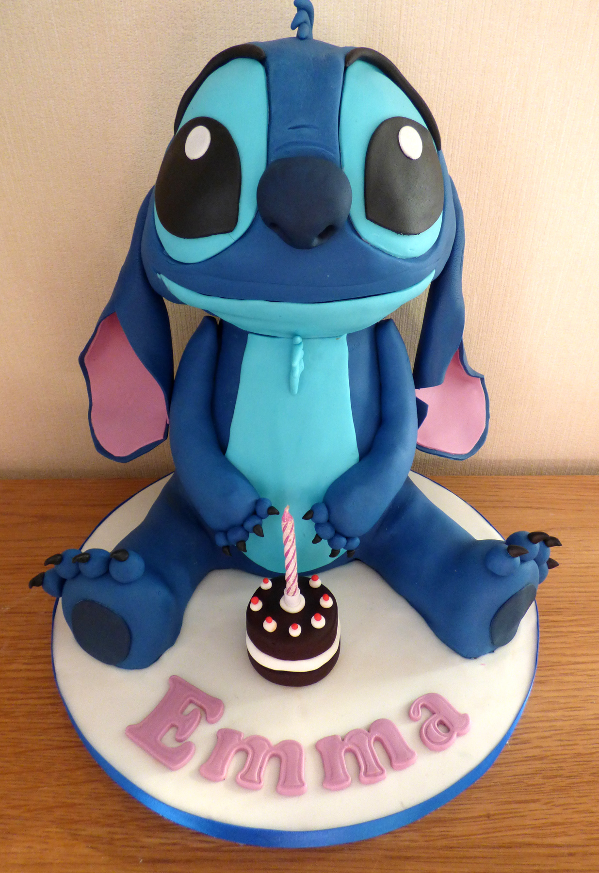 Stitch-themed cake