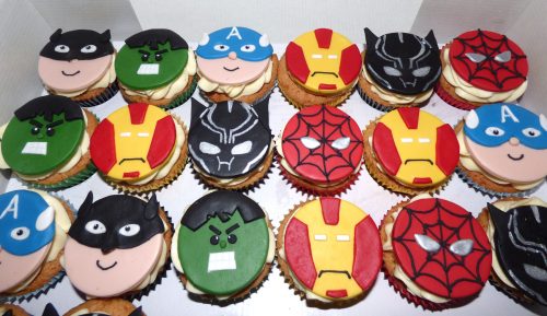 superheroes-themed-cupcakes