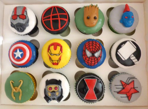 superheroes-themed-cupcakes