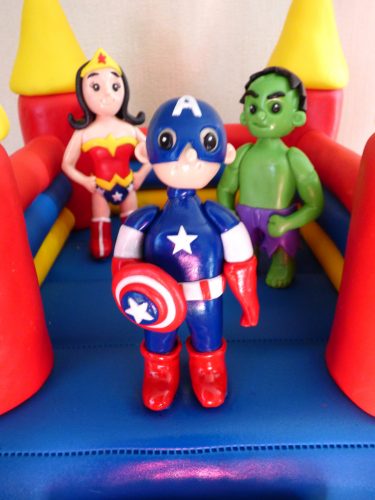 superheroes-themedbouncy-castle-birthday-cake