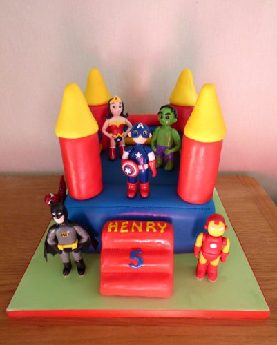 superheroes-themedbouncy-castle-birthday-cake