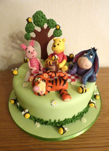 winnie-the-pooh-and-friends-picnic-birthday-cake