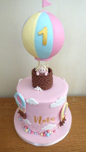 cute-hot-air-balloon-birthday-cake