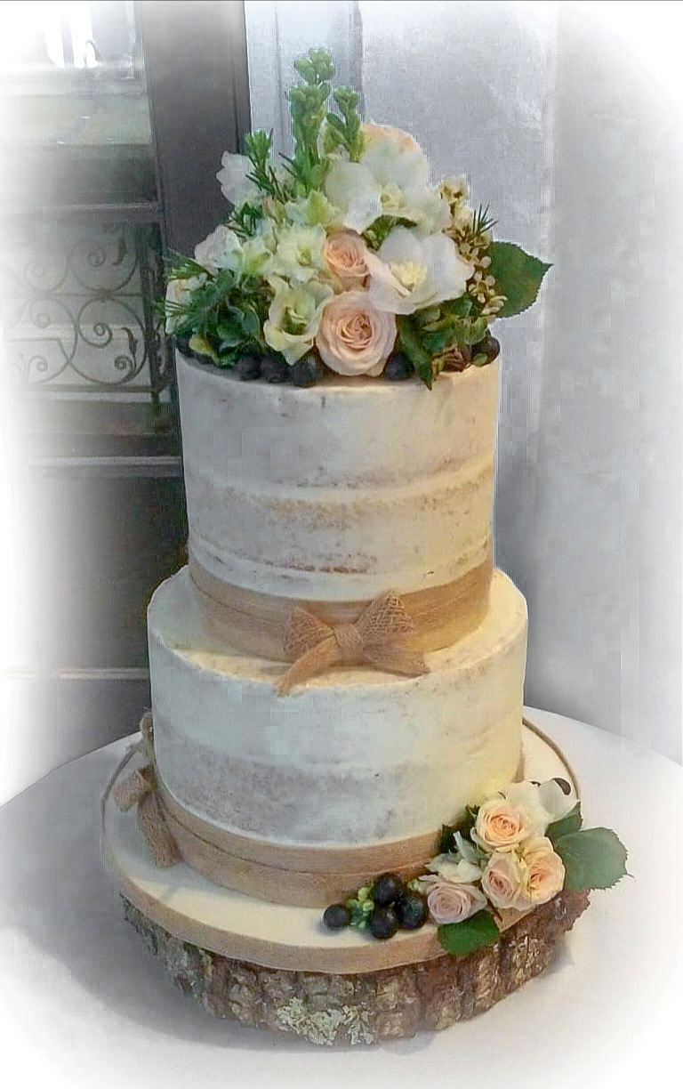22 Fun and Fruity Wedding Cakes | Rustic wedding cake, Fruit wedding cake, Wedding  cake flavors