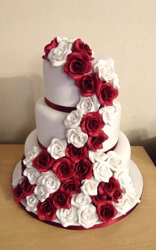 3-tier-cascading-roses-wedding-cake