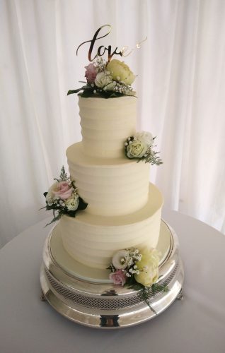 3-tier-elegant-contoured-buttercream-wedding-cake-with-fresh-flowers-and-love