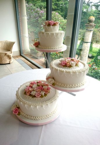 3-tier-traditional-decorated-wedding-cake