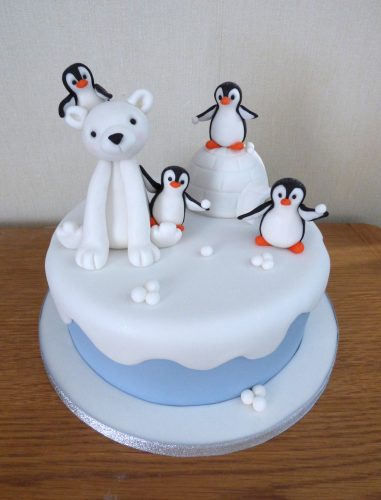 fun-penguin-and-polar-bear-christmas-cake