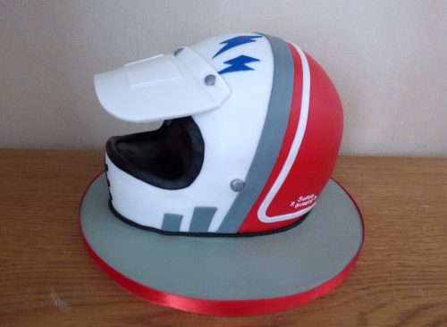 super-hunky-motocross-helmet-birthday-cake