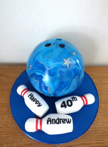 ten-pin-bowling-ball-and-pins-birthday-cake