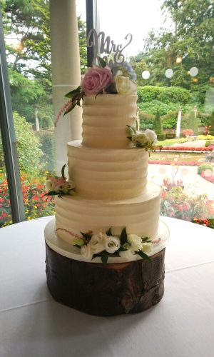 3-tier-textured-frosting-wedding-cake-with-fresh-flowers