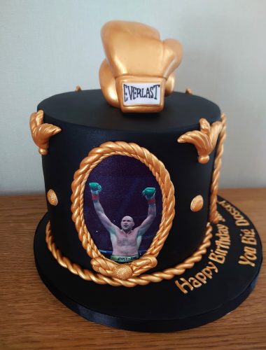 black-and-gold-tyson-fury-inspired-boxing-birthday-cake