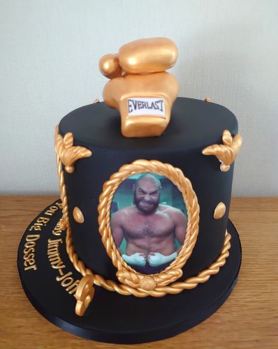 black-and-gold-tyson-fury-inspired-boxing-birthday-cake